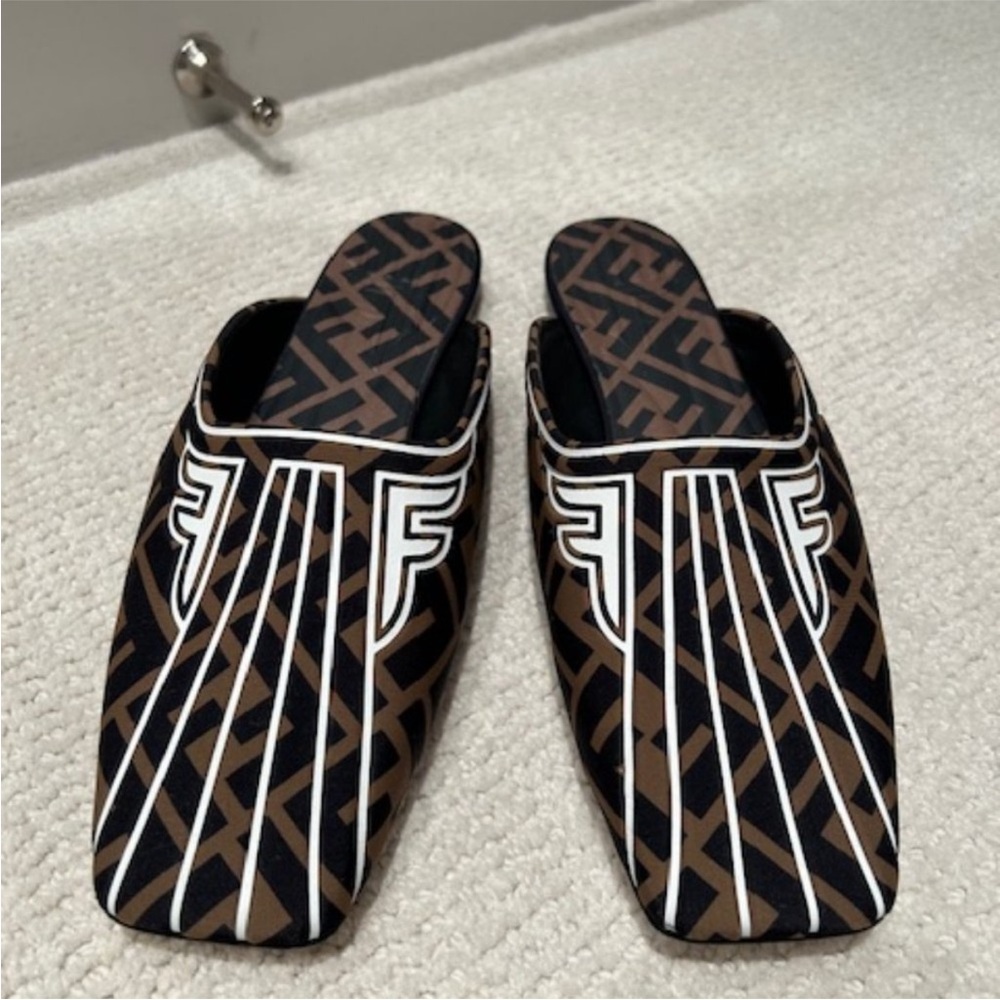FENDI RUNWAY SLIDES